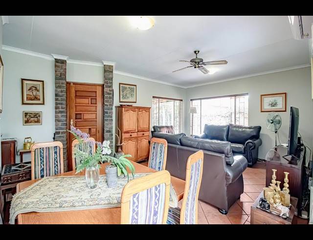 3 BEDROOM HOUSE FOR SALE IN SINOVILLE